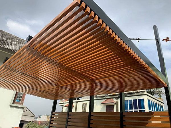 Go-nhua-ngoai-troi-tran-ban-cong-lo-gia-15