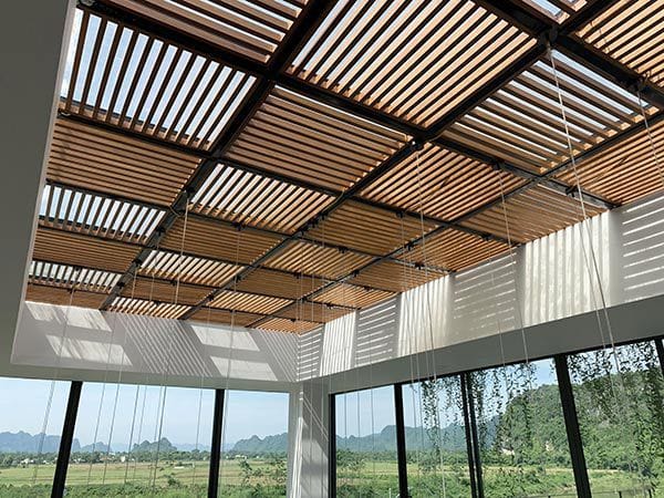 Go-nhua-ngoai-troi-tran-ban-cong-lo-gia-18