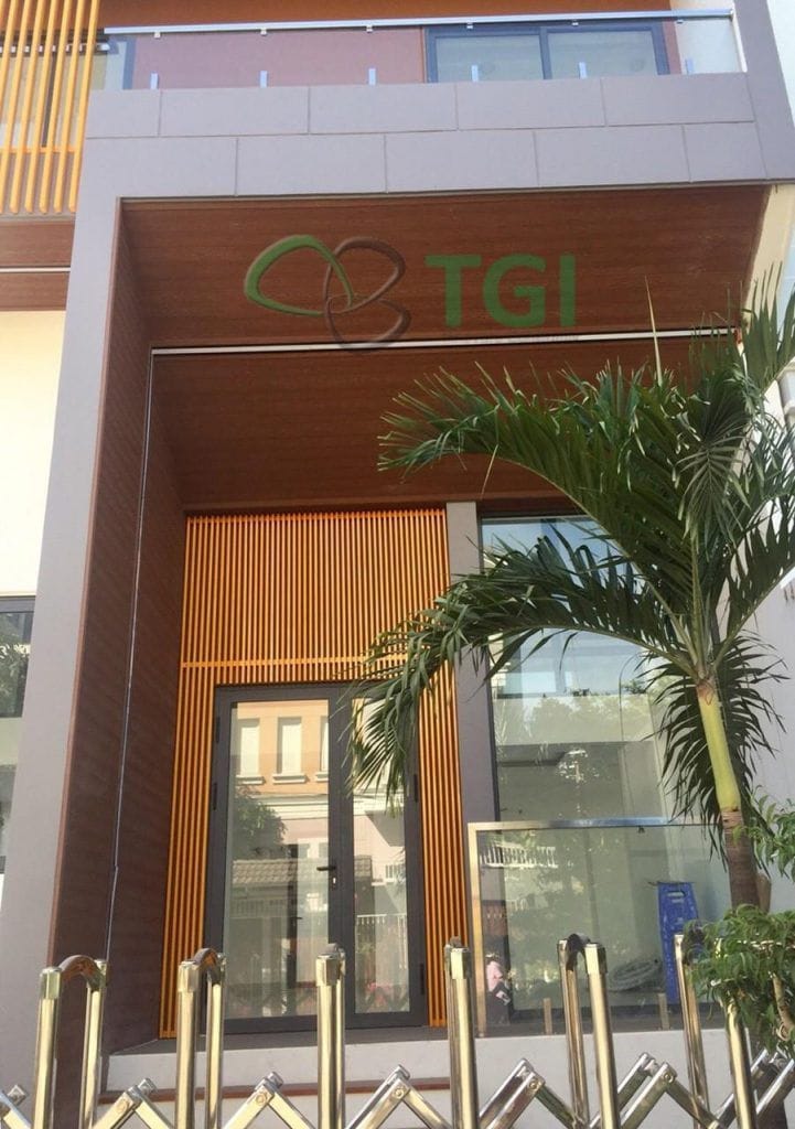 Go-nhua-ngoai-troi-tran-ban-cong-lo-gia-31