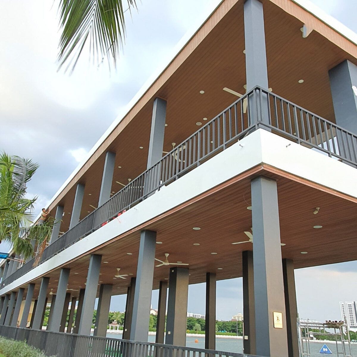 Go-nhua-ngoai-troi-tran-ban-cong-lo-gia-41